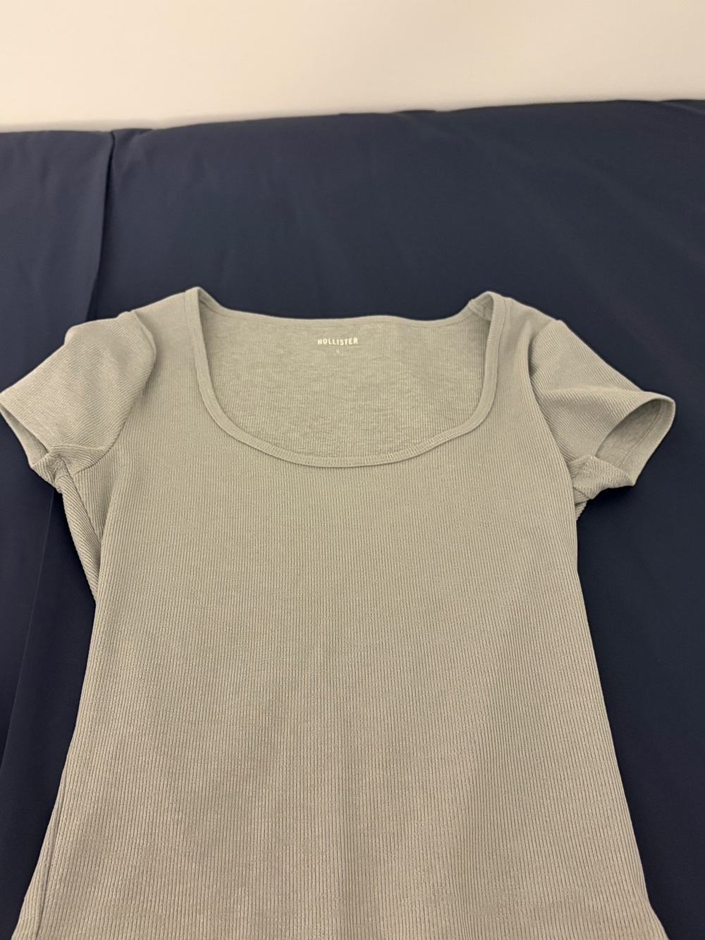 Hollister Short Sleeve Scoop Ribbed Tee in Sage Green